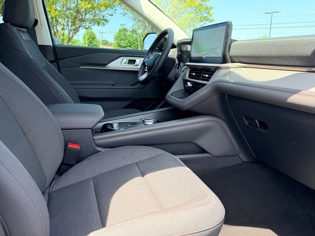 New 2026 Ford Explorer Active RWD image 9