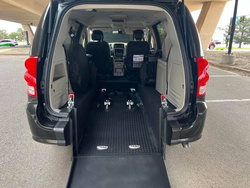 Used 2017 Dodge Grand Caravan SE w/ Power Window Group FWD image 46
