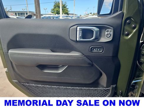 Used 2023 Jeep Wrangler Unlimited Sahara w/ Cold Weather Group AWD/4WD image 26