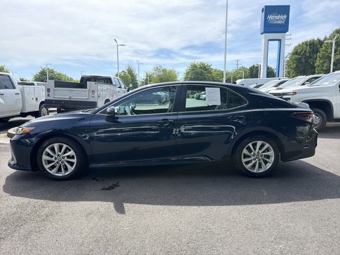 Used 2021 Toyota Camry LE FWD image 9