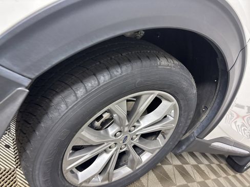 Used 2023 Ford Explorer XLT w/ Equipment Group 202A AWD/4WD image 32