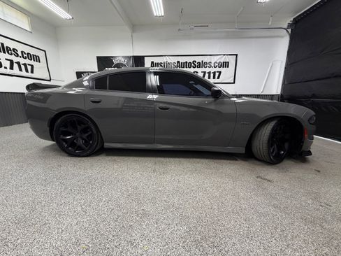 Used 2017 Dodge Charger R/T w/ Navigation & Travel Group RWD image 2