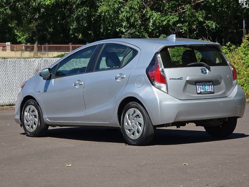 Used 2016 Toyota Prius C Two FWD image 6