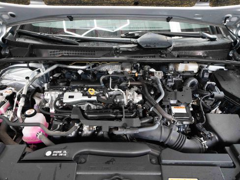 Used 2024 Toyota Prius LE FWD image 30