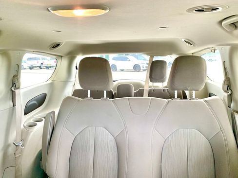 Used 2020 Chrysler Voyager L FWD image 18