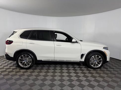 Used 2025 BMW X5 xDrive50e image 3