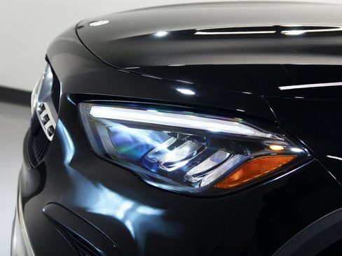 Used 2025 Mercedes-Benz GLA 250 4MATIC image 15