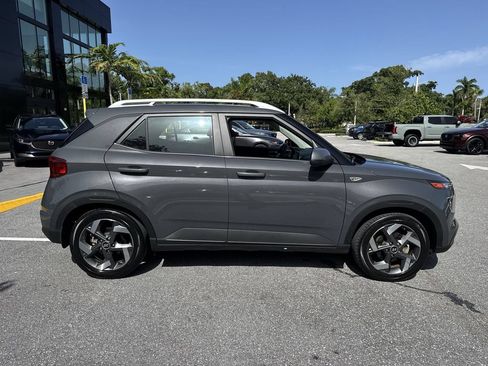 Used 2023 Hyundai Venue SEL w/ Cargo Package FWD image 5