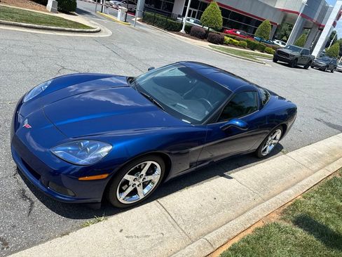 Used 2007 Chevrolet Corvette Coupe w/ Preferred Equipment Group RWD image 3