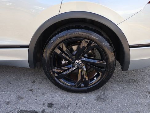 Used 2023 Volkswagen Tiguan SE R-Line image 22