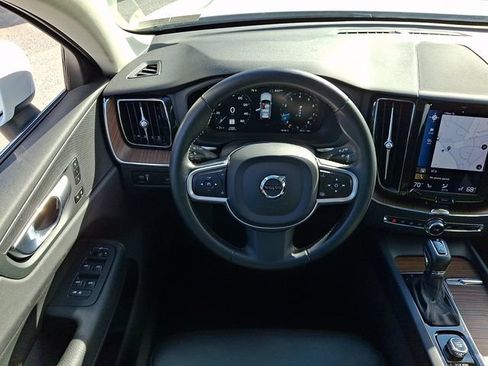 Used 2021 Volvo XC60 T5 Momentum w/ Premium Package AWD/4WD image 11