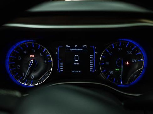 Used 2023 Chrysler Voyager LX FWD image 17