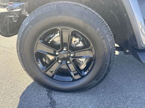 Used 2021 Jeep Wrangler Unlimited Sahara AWD/4WD image 7