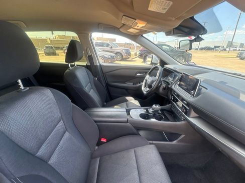 Used 2025 Nissan Rogue SV FWD image 30