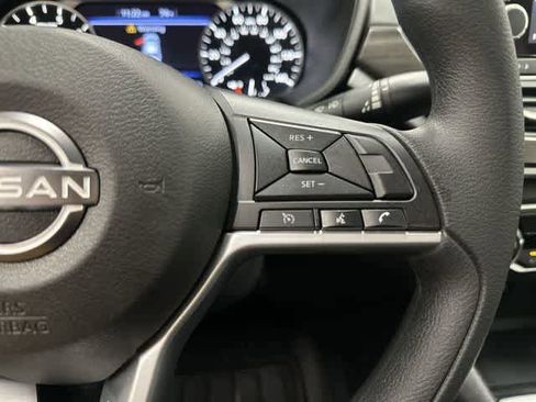 Used 2025 Nissan Altima 2.5 SV image 18