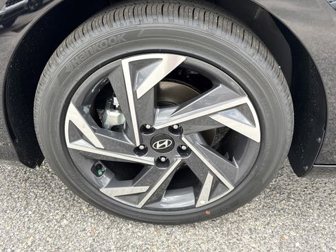 New 2026 Hyundai Elantra Limited FWD image 9