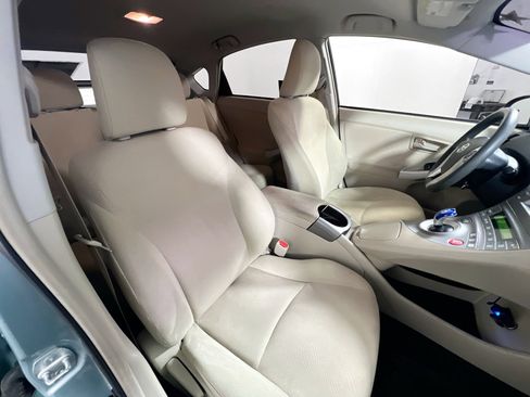 Used 2015 Toyota Prius Two image 31