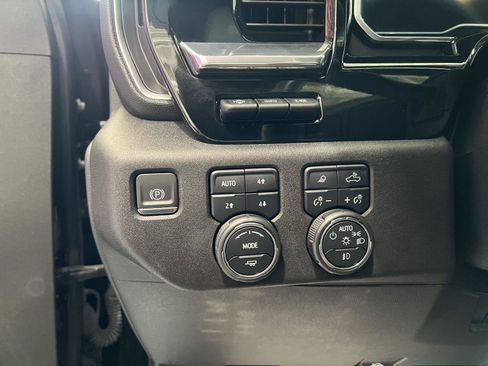 Used 2024 Chevrolet Silverado 2500 High Country w/ Technology Package AWD/4WD image 17