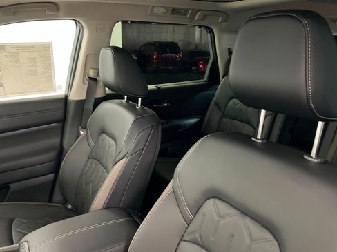 New 2026 Nissan Pathfinder Platinum image 16