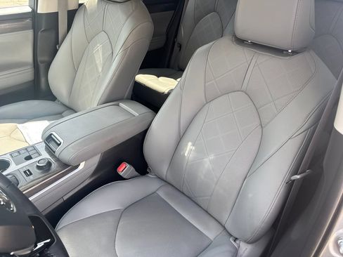 Used 2025 Toyota Highlander Platinum AWD/4WD image 21