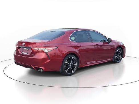 Used 2018 Toyota Camry XSE image 7