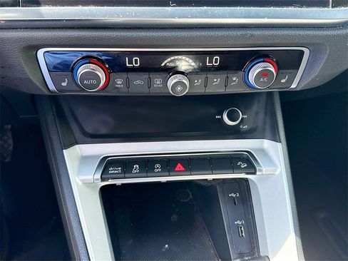 Used 2021 Audi Q3 2.0T Premium image 17