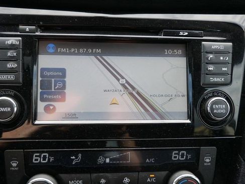 Used 2017 Nissan Rogue SV AWD/4WD image 18