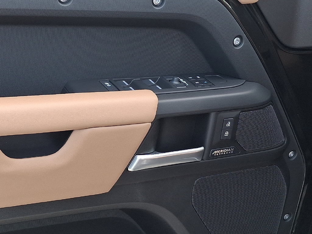New 2026 Land Rover Defender 110 X-Dynamic SE AWD/4WD image 8