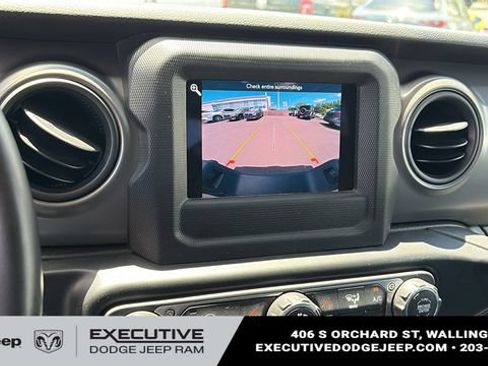 Used 2022 Jeep Gladiator Sport AWD/4WD image 17