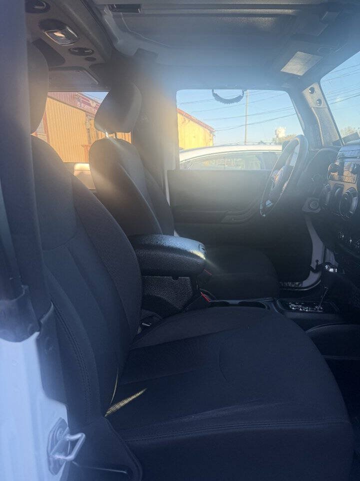 Used 2017 Jeep Wrangler Sport AWD/4WD image 3