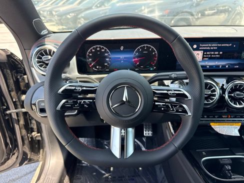 Used 2025 Mercedes-Benz CLA 250 image 21