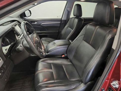 Used 2017 Toyota Highlander SE FWD image 18