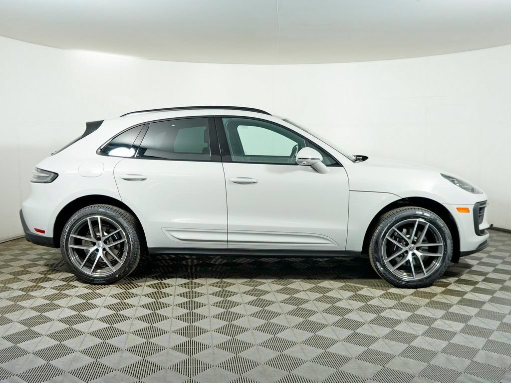 Used 2026 Porsche Macan AWD/4WD image 8