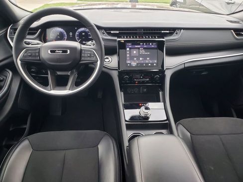 Used 2024 Jeep Grand Cherokee Altitude image 28