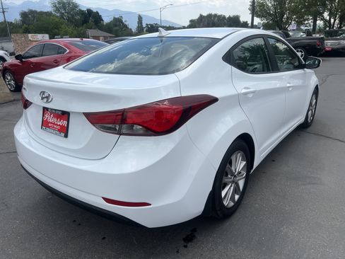 Used 2015 Hyundai Elantra SE w/ Option Group 02 FWD image 7