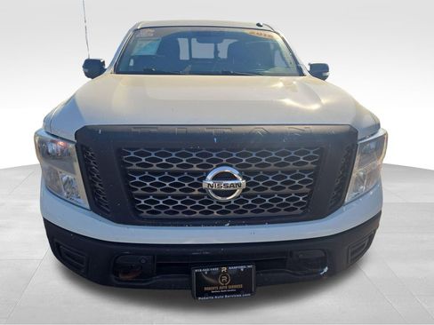 Used 2018 Nissan Titan SV w/ SV Convenience Package image 18
