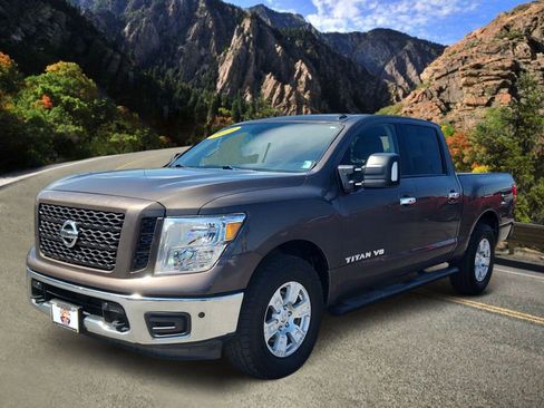 Used 2019 Nissan Titan SV w/ SV Convenience Package AWD/4WD image 5
