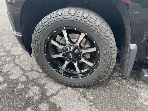 Used 2019 Chevrolet Silverado 1500 Custom w/ Custom Value Package AWD/4WD image 9