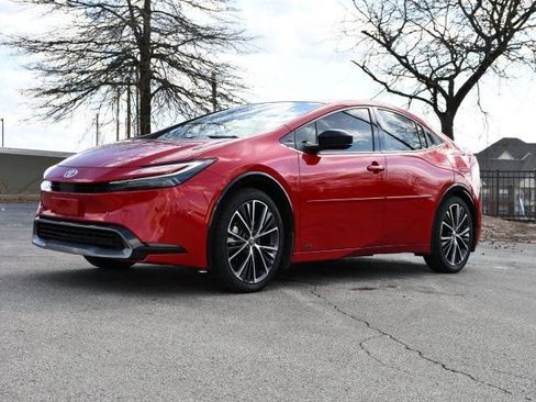 Used 2023 Toyota Prius XLE image 3