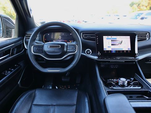 Used 2022 Jeep Wagoneer Series III w/ Flexible Seating Group image 19