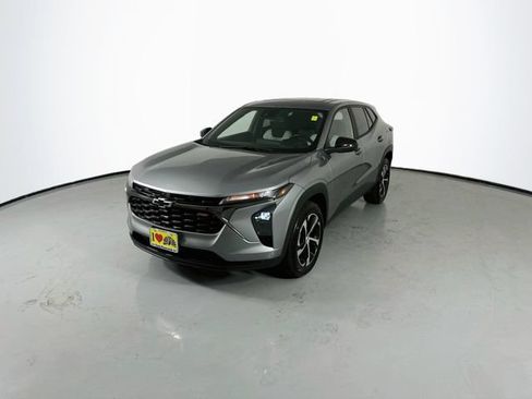 Used 2025 Chevrolet Trax RS w/ Sunroof Package FWD image 5