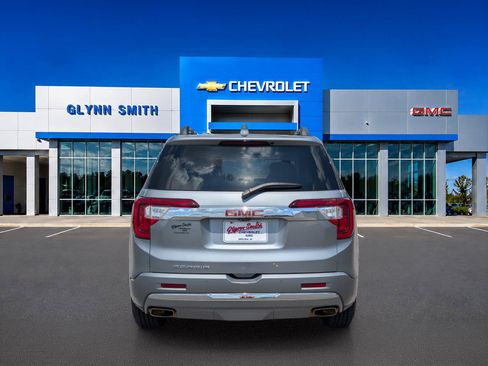 Used 2023 GMC Acadia Denali w/ Denali Technology Package FWD image 9