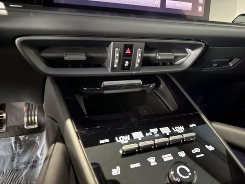 Certified 2025 Porsche Cayenne GTS AWD/4WD image 29
