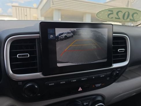Used 2025 Hyundai Venue SEL FWD image 24
