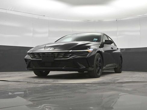New 2026 Hyundai Elantra SEL Sport Premium FWD image 32
