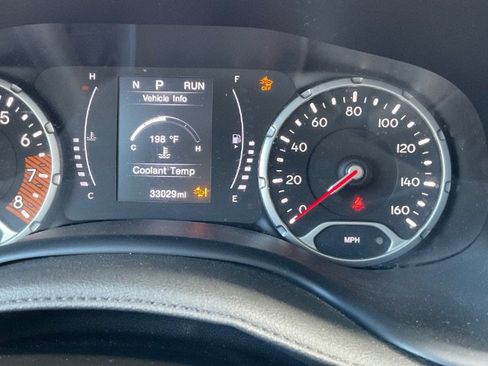 Used 2023 Jeep Renegade Latitude AWD/4WD image 2