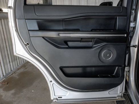 Used 2020 Ford Expedition XLT w/ Equipment Group 202A AWD/4WD image 47