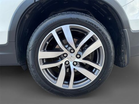 Used 2018 Honda Pilot Touring image 11