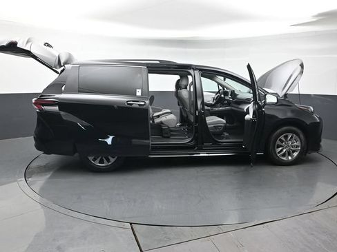 Used 2026 Toyota Sienna XLE AWD/4WD image 57