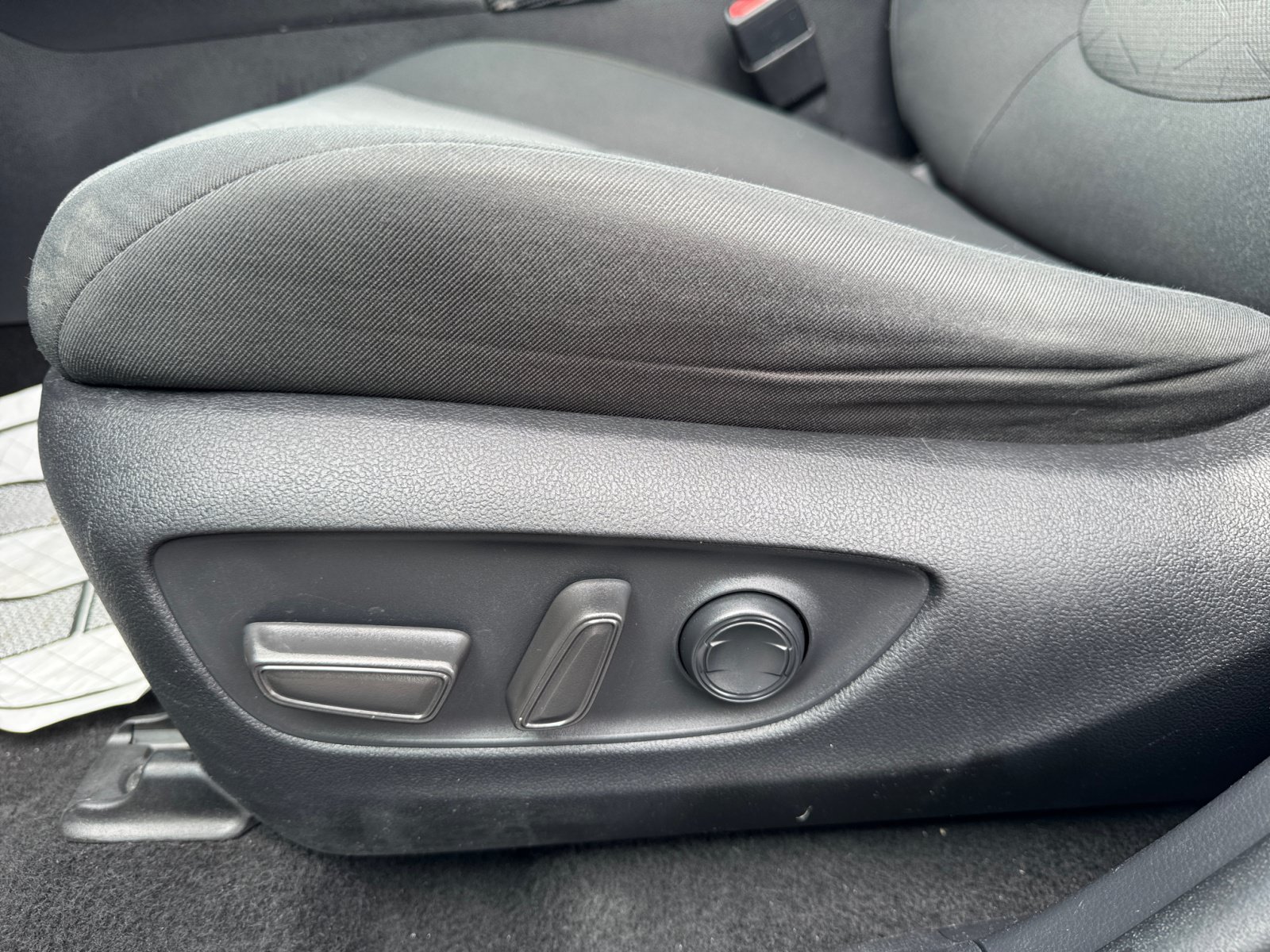 Used 2021 Toyota RAV4 XLE FWD image 15